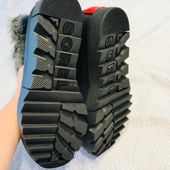 Sorel Joan of artic Next leather boots in black - Picture 8 of 10